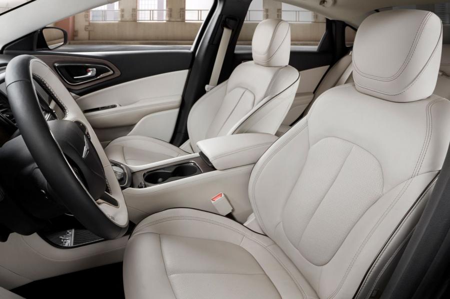  Chrysler 200 2015 года  (фото 29 из 207)